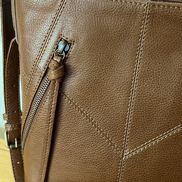 FRYE Ari Crossbody Cognac Brown Leather Handbag NWT - Picture 3 of 16